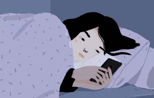 长期在睡前玩手机小心4个痛苦找上你